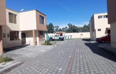 CASA EN VENTA EN SANGOLQUI, VALLE DE LOS CHILLOS